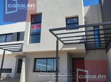 Casa · 160m² · 10 Ambientes · 1 Cochera · Dúplex en Venta de 3 Dorm. en Lomas de Manantiales con Seguridad 24 Hs