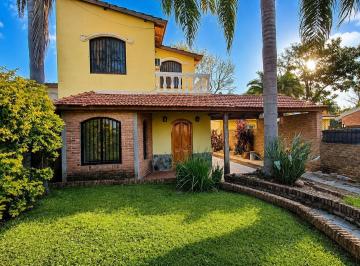 Casa · 120m² · 6 Ambientes · 1 Cochera · Venta - Casa en Granadero Baigorria