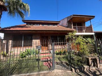 Casa · 150m² · 5 Ambientes · 1 Cochera · Casa en Burzaco Oeste