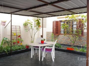 Casa · 102m² · 4 Ambientes · 1 Cochera · Casa 4 Ambientes en Venta en Lanús Este