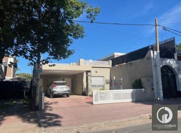Casa · 83m² · 5 Ambientes · 2 Cocheras · Casa en Venta - 3 Dorm. - Fisherton Tradicional