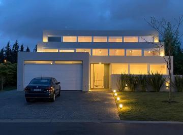Casa · 360m² · 5 Ambientes · 4 Cocheras · Casa en Venta con Renta Lagos del Golf Nordelta