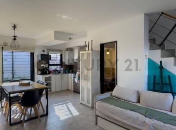 Casa · 85m² · 2 Dormitorios · 1 Cochera · Dúplex en 143 Entre 50 y 52