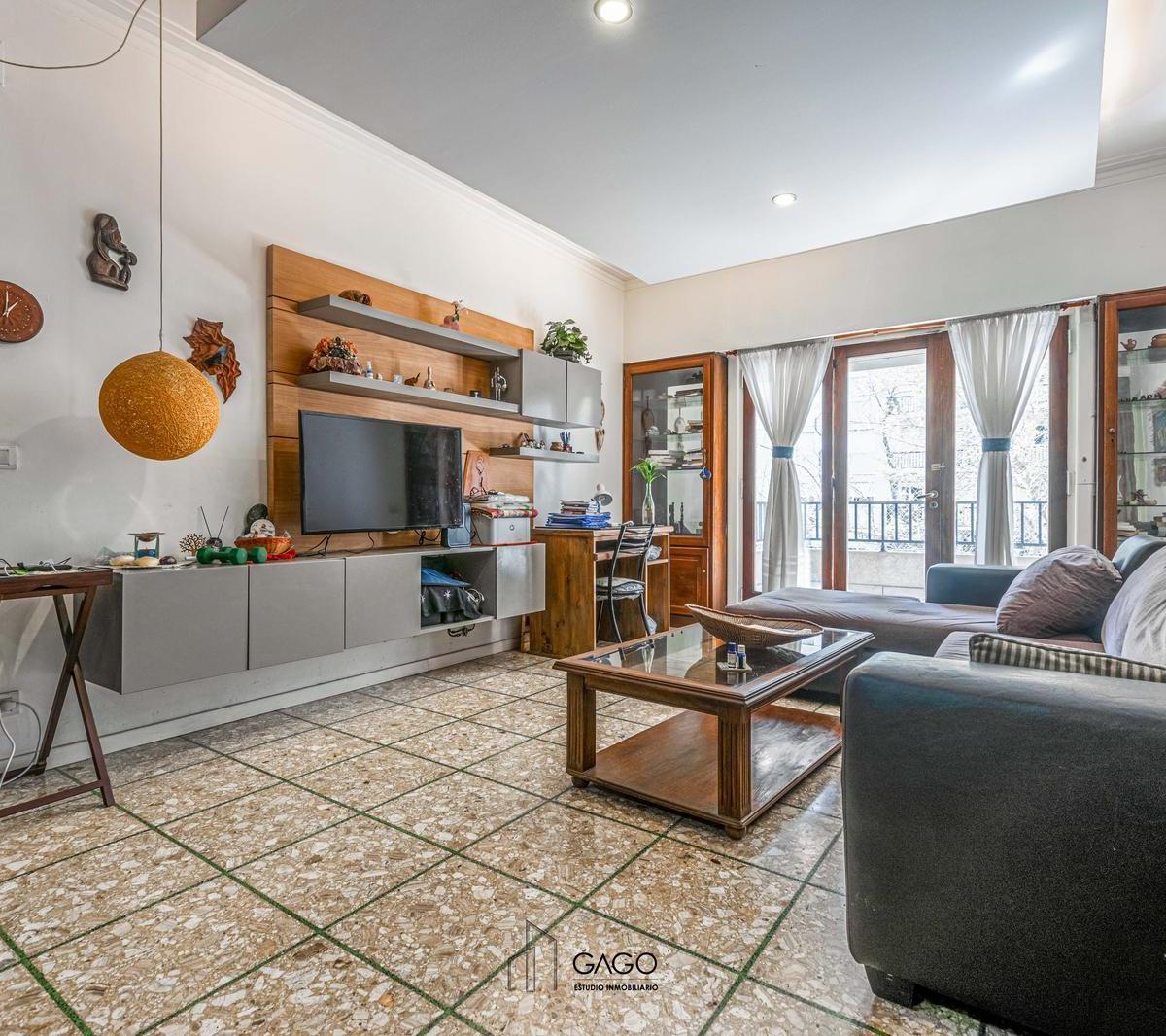 Depto 3 amb, 89m² con balcón a la calle — Plaza Colón
