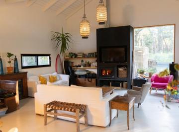 Casa · 850m² · 3 Ambientes · 1 Cochera · Casa en Barra Verde