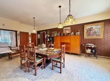 Casa · 243m² · 7 Ambientes · 2 Cocheras · Casa en Venta en La Plata