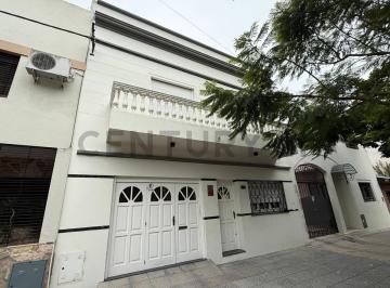 Casa · 200m² · 5 Ambientes · 1 Cochera · Casa a La Venta 3 Dorm., Quincho y Pileta en La Plata