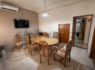 Casa · 200m² · 5 Ambientes · 1 Cochera · Casa a La Venta 3 Dorm., Quincho y Pileta en La Plata