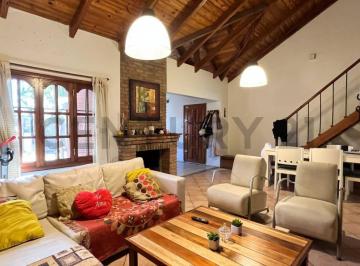 Casa · 207m² · 6 Ambientes · 2 Cocheras · Venta Casa 4 Dorm. con Piscina | Fisherton