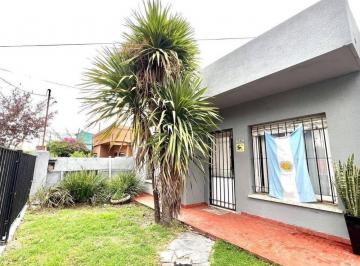 Casa · 150m² · 3 Ambientes · 2 Cocheras · Casa en Venta en Luis Guillon