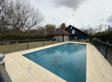 Casa · 280m² · 5 Ambientes · 4 Cocheras · Lote 1300 m² con Piscina y Suite con Vestidor – Venta Directa y Amoblada” Oportunidad