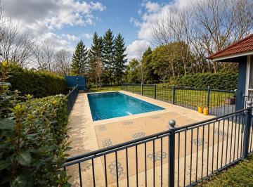 Casa · 280m² · 5 Ambientes · 4 Cocheras · Lote 1300 m² con Piscina y Suite con Vestidor – Venta Directa y Amoblada” Oportunidad