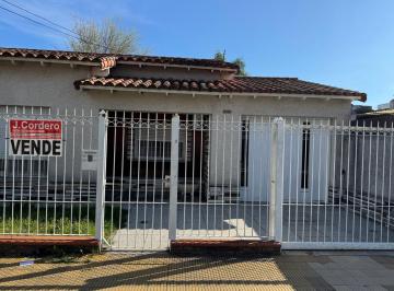 Casa de 4 ambientes, Quilmes · Quilmes Oeste, Chalet en Barrio Amancay Apto Credito Bancario