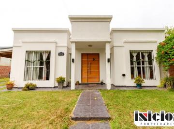 Casa de 3 ambientes, Mar de Ajó · Moderna Casa en Lote de 3 Ambientes con Gas Natural - C405