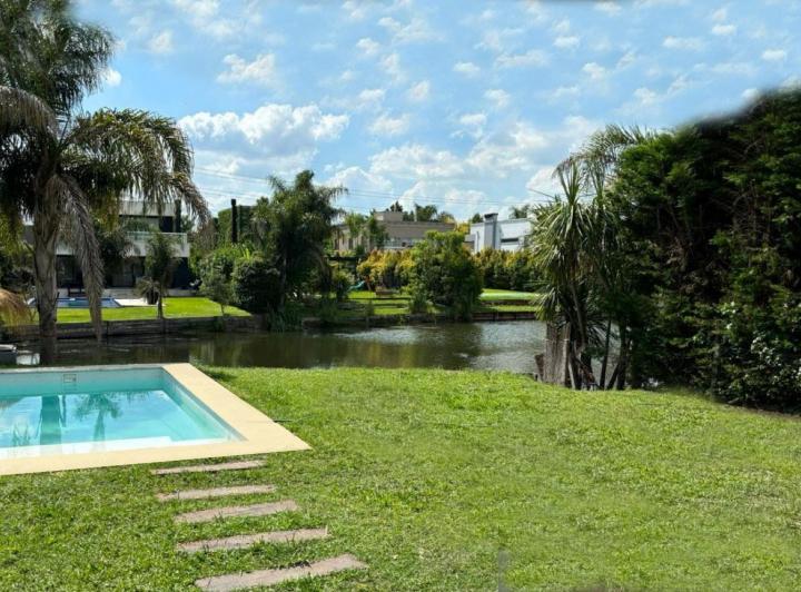 Casa · 150m² · 5 Ambientes · 2 Cocheras