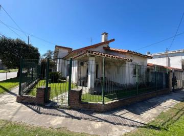 Casa · 106m² · 3 Ambientes · 2 Cocheras · Venta Casa 3 Ambientes con Jardin, Cochera Dos Autos - El Palomar