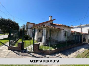 Casa · 106m² · 3 Ambientes · 2 Cocheras · Venta Casa 3 Ambientes con Jardin, Cochera Dos Autos - El Palomar