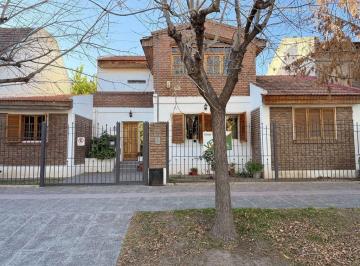 Casa · 417m² · 11 Ambientes · 2 Cocheras · Casa 4 Dorm., Estudio, Quincho Garaje, Patio Piscina, 2 Departamentos, Santa Genoveva Neuquen