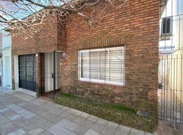 Casa · 115m² · 4 Ambientes · 1 Cochera · Santilli - Pasaje Victoria (C. Gardel) 48 Temperley