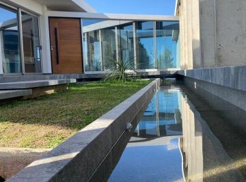 Casa · 270m² · 4 Ambientes · 2 Cocheras · Moderna Casa - La Cascada Country Golf