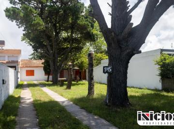 Casa de 2 ambientes, Mar de Ajó · Casa con Parque de Pinos - C417