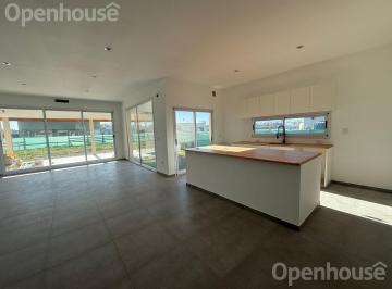 Casa · 145m² · 4 Ambientes · Oportunidad de Venta de Hermosa Casa en San Pablo. Consultanos!