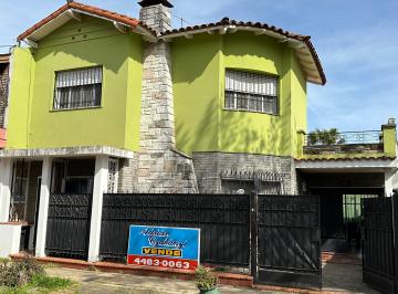 Casa de 4 ambientes, Morón · Casa 200 m² con 3 Dorm. en Venta en Castelar