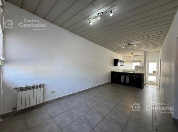 Casa · 107m² · 4 Ambientes · 1 Cochera · Exc Dúplex 4 Amb C/patio, Parrilla y Garaje a 3/c de Av Maipu