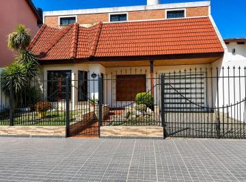 KNK-KNK-5035_2 · Oportunidad Venta Casa 4 Ambientes con Cochera y Pileta Escucha Oferta