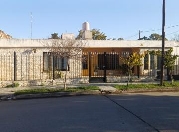 Casa de 6 ambientes, Córdoba · San Lorenzo - Casa Amplia de 3 Dorm. - Garaje - Patio - Salón Independiente