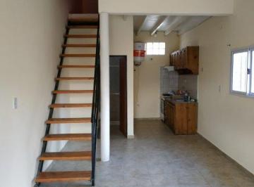 Escalera al dormitorio · Duplex en Oferta - Longchamps