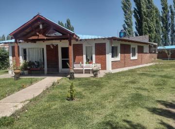 Casa · 220m² · 9 Ambientes · Casa en Plottier