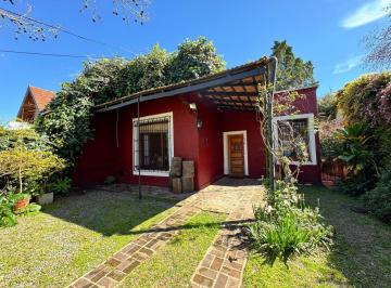 Casa de 4 ambientes, Almirante Brown · Casa de Corte Antiguo Reciclada 3 Dorm. - Jardin - Pileta - Impecable!
