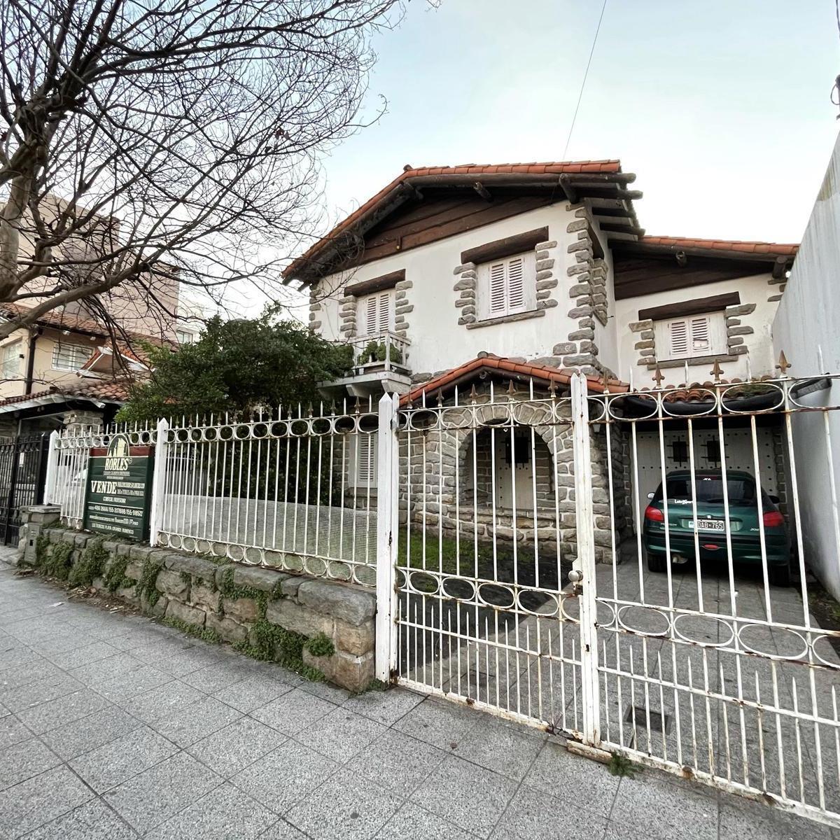 Chalet con lote de 214 m2 en barrio Güemes residencial