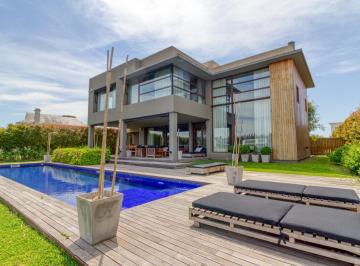 Casa · 506m² · 4 Ambientes · 6 Cocheras · Albanueva - Casa con Amarra y Vista Al Río