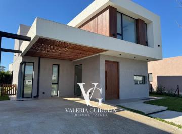 Casa · 177m² · 5 Ambientes · 2 Cocheras · Casa en Venta Estrenar en Puertos - Araucarias