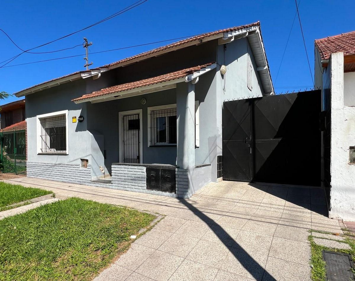 Urgente!! Orden de venta. Excelente propiedad en 383 m2 de terreno con 2 casas y taller