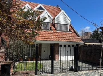 Casa · 273m² · 7 Ambientes · 1 Cochera · Venta - Hermosa Casa en Martinez! 3 Plantas - 6 Amb. Jardin/pileta/parrilla - Sup. Cub.273.sup. Tot.295 m²