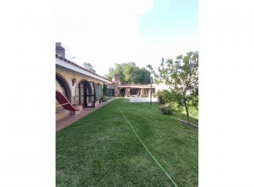 Casa · 690m² · 8 Ambientes · 2 Cocheras · Venta Chalet en Fisherton