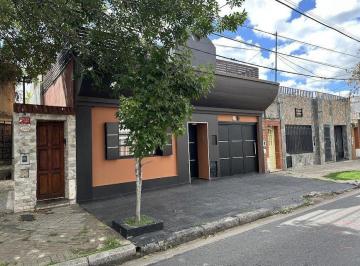Casa · 160m² · 7 Ambientes · 1 Cochera · Retasada: 3 Dorm., Garage y Terraza en Arroyito Río