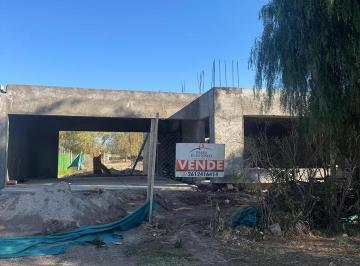 Casa · 123m² · 4 Ambientes · 3 Cocheras · Vendo Obra Gruesa Barrio Los Cerezos Lunlunta