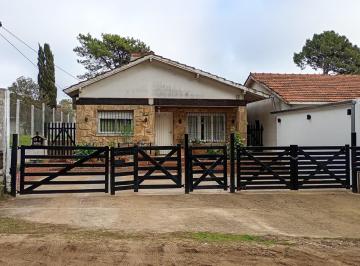 Casa · 140m² · 7 Ambientes · 3 Cocheras · Casa a La Venta en Block con 2 Departamentos