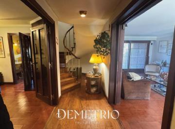 Casa · 310m² · 4 Ambientes · 2 Cocheras · Venta Casa en San Carlos