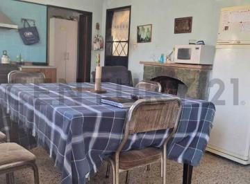 Casa · 107m² · 7 Ambientes · 2 Cocheras · Venta de Casa a Reciclar con Potencial Frente Al Cpc Puyrredon