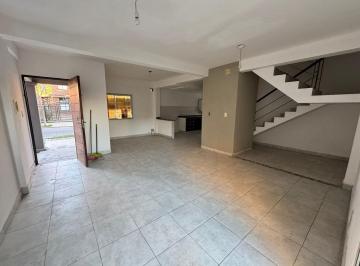 Casa · 135m² · 4 Ambientes · 1 Cochera · Apto Credito Duplex 3 Dorm. Escritrua Planos