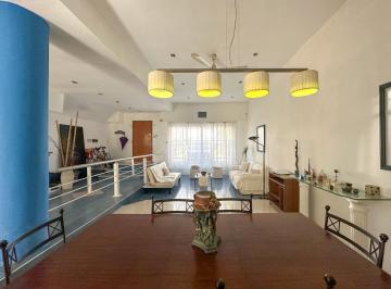 Casa · 160m² · 4 Ambientes · 1 Cochera · Casa en Venta en Lanus Oeste 4 Ambientes
