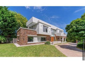 Casa · 370m² · 5 Ambientes · Casa en Arenas del Sur