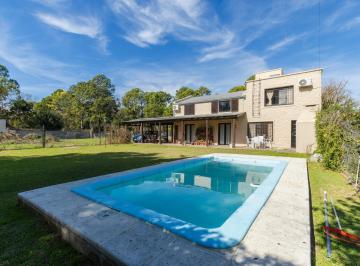 Casa · 149m² · 6 Ambientes · 2 Cocheras · En Venta - Casa de Tres Dorm. con Patio - Funes