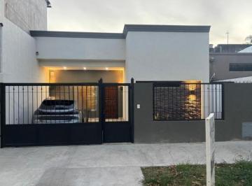 Casa · 149m² · 3 Ambientes · 1 Cochera · Venta Casa 3 Ambientes Ituzaingo Centro