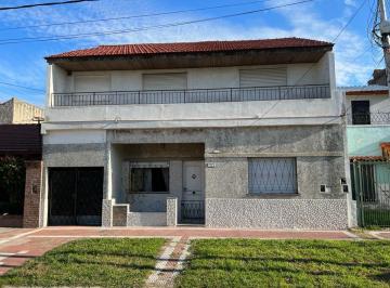 Casa · 216m² · 6 Ambientes · 2 Cocheras · Venta Casa en Gerli Ideal Dos Familias Dos Plantas Dos Cocheras Jardín y Balcón Terraza